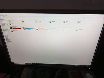 شاشه كمبيوتر 24 بوصه بحاله ممتازه