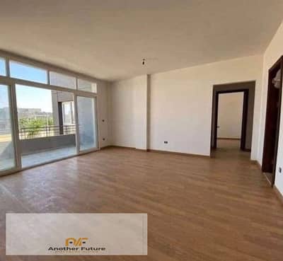 شقة استلام فورى في كمبوند  TERRACE مميز  في قلب الشيخ زايد .