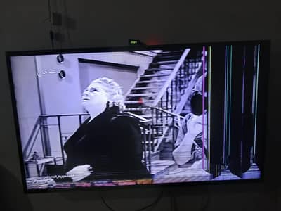 شاشة سامسونج سمارت ٤٩ بوصة مكسورة