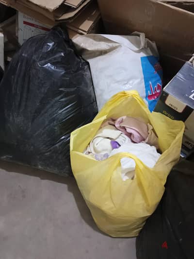 مجموعة ملابس مستعمله