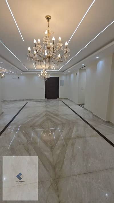 شقة للايجار  نصف مفروشه  بكمبوند براديس بجوار الجامعة الامريكية ٢٣٠ متر .  الدور الأول . بحرى ٣ غرف منهم غرفة ماستر بحمام خاص ودريسنج   . ٢ حمام .  ري