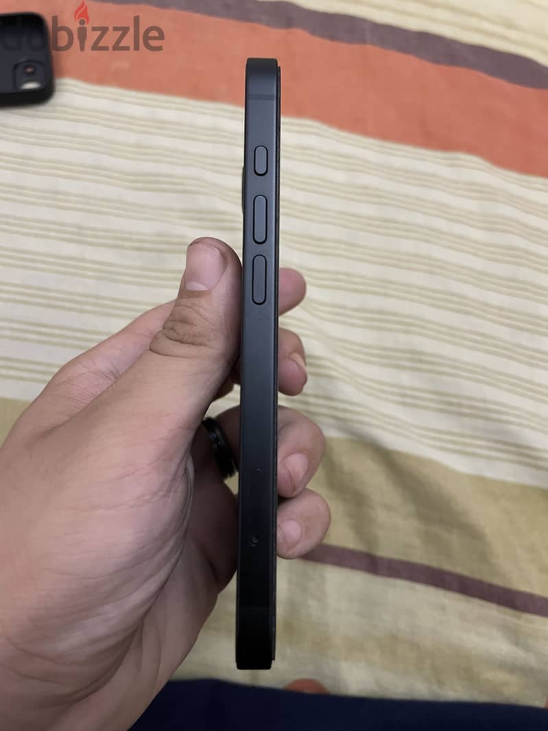 Apple - iPhone 16e 3