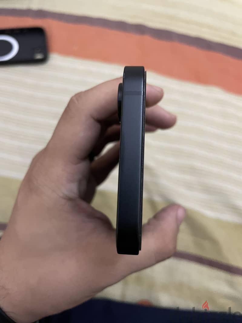 Apple - iPhone 16e 4