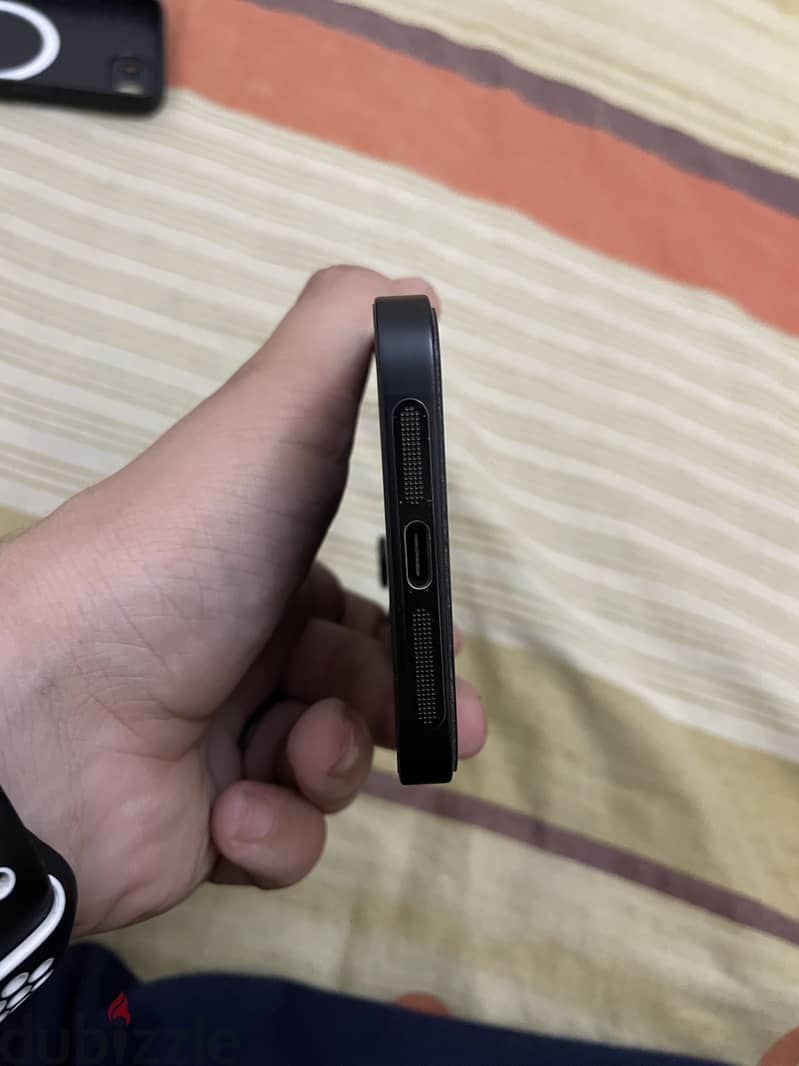 Apple - iPhone 16e 5