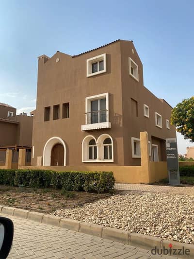 At a price that won't be repeated, the last finished villa in Hyde Park in a prime location minutes from the American University.