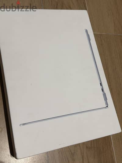 Apple MacBook Air m4 , 512g , 13 inch , 16 ram , battery 100% , Arabi