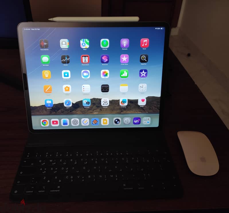 iPad Pro 12.9 4th Gen 512GB + Pencil + Keyboard 1