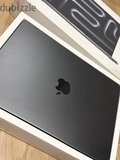 Apple MacBook Pro M3 pro , 512 , 18 ram , 2 cycles, battery 100% , 14’