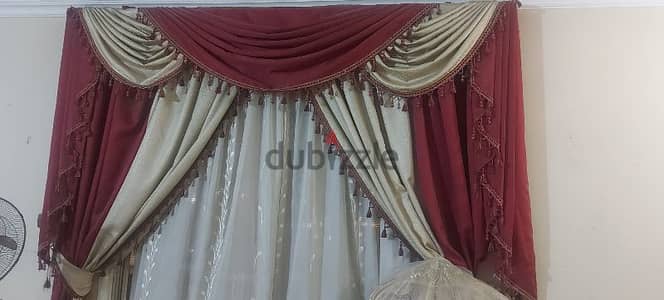 طقم ستائر صالون فاخرة بحالة ممتازة – لون نبيتي × بيج