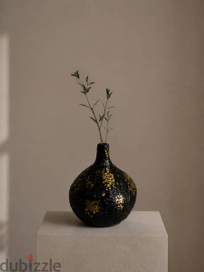 Black and gold vase