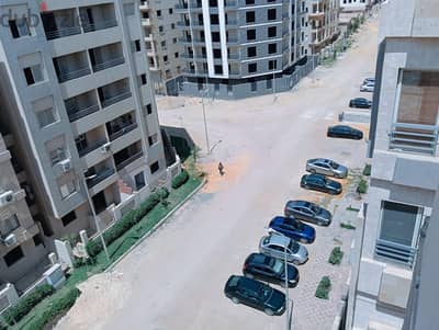شقه للبيع بالمستثمر الصغير بالتجمع الخامس بحي الاندلس 2