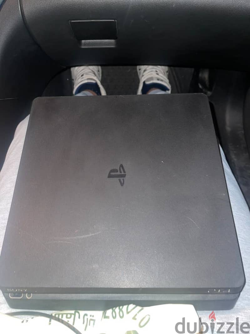 Ps4 slim+ 2 consoles 1
