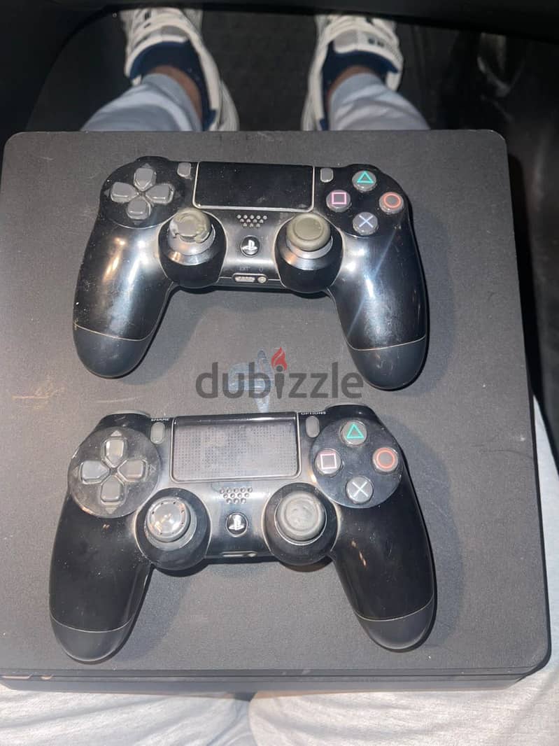 Ps4 slim+ 2 consoles 2