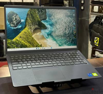 لاب dell جيل١١ بكارتين شاشة نيفديا ٢جيجا & انتل شاشة ١٥. ٦ 