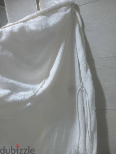 برنس ابيض واحمر للعريس و العروسه