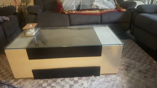 ترابيزه انتريه ومعاها وحده تلفزيونيه