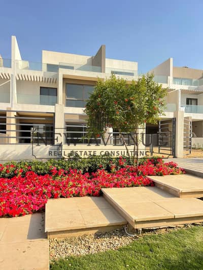For Sale Al Marasem Townhouse Villa Corner Fully Finished in New Cairo Ready to Move