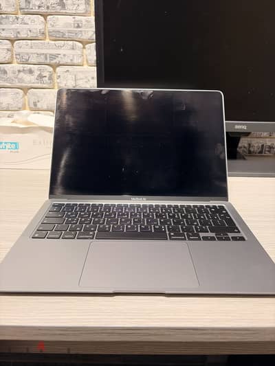 MacBook Air M1 in need of circuit board repair with box 128 gb