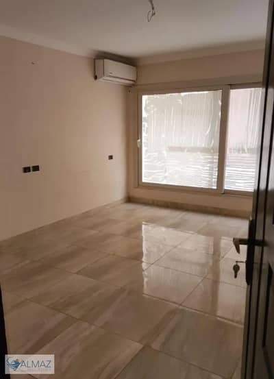 Unfurnished 270 sqm apartment for rent with air conditioning in the Public Security Compound in New Cairo, near main roads and services.