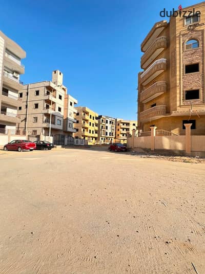 شقه للبيع في حدايق اكتوبر  بالعداد , عماره ساكنه