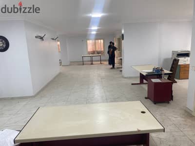 الشركات والموسسات الكبري