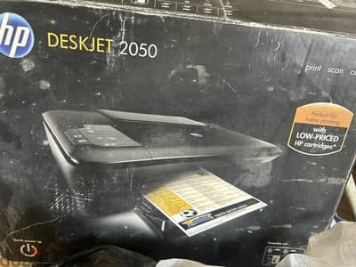 Printer للبيع طابعة HP DeskJet 2050 بالكرتونة والكتالوجات والشاحن الا