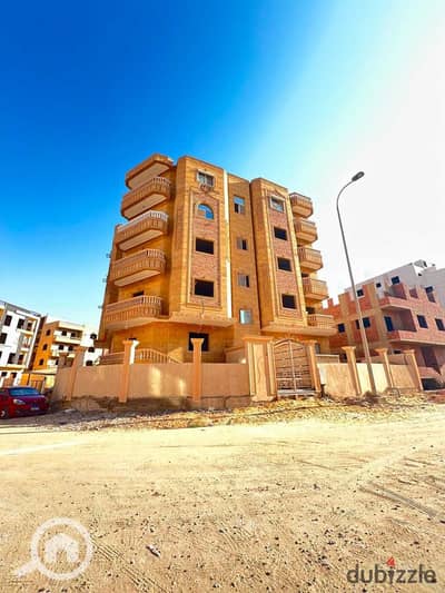 شقه للبيع في حدايق اكتوبر  بالعداد , عماره ساكنه