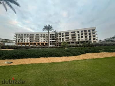 شقة بموقع مميز للبيع في أب تاون كايرو إعمار متشطبة بالتكييفات Uptown Cairo Emaar