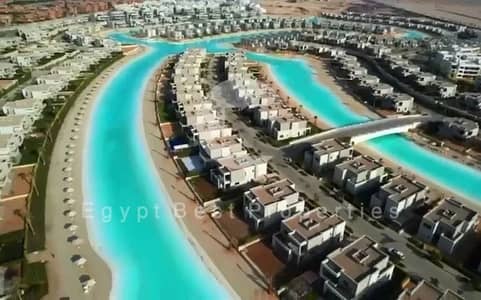 فيلا اول صف لاجوون متشطبة أقساط 9 سنوات بمقدم 5%  للبيع في ازها العين السخنة