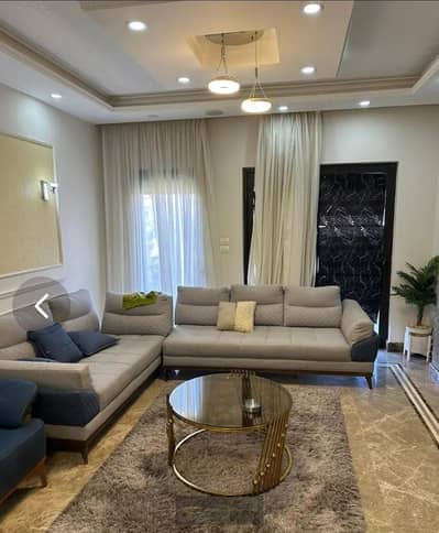 للإيجار فيلا فاخرة داخل كمبوند ويست تاون – الشيخ زايد  فيلا بتشطيب Ultra Super Luxe ومفروشة بالكامل، جاهزة للسكن الفوري.