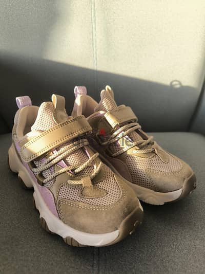 Girl sneakers size 32 new