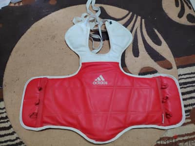 للبيع هوجو تايكوندو Adidas مقاس 1 (أحمر في جانب+ أزرق في الجانب الآخر)