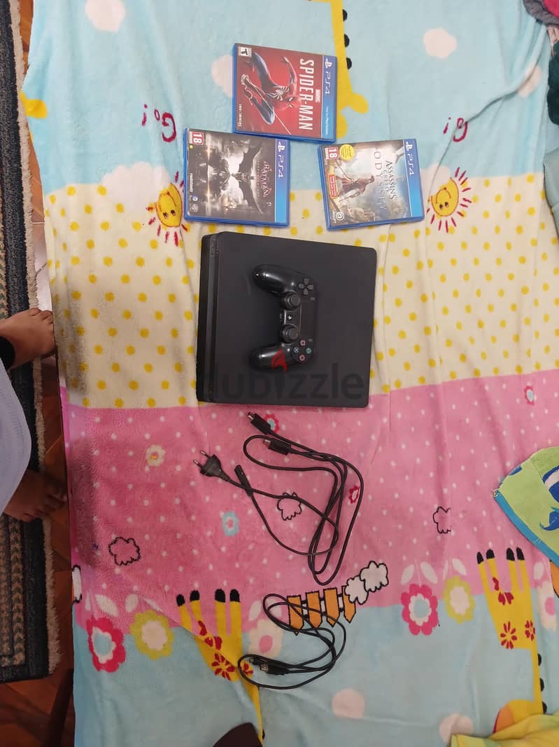 PS4 Slim + Controller + Wiring + 3 Games 1