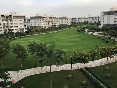 204 sq m apartment for sale in Madinaty, B14. Prime location in Madinaty. Commercial price for quick sale. Double view, wide garden and park. Delivery available in B14, Block 141, Building 141