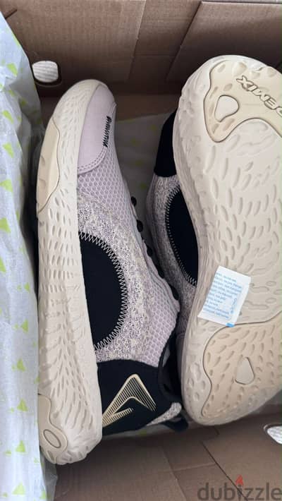 Sneaker demix براند روسى جاى من بره مصر مقاس ٤١ بس يبلس ٤٠ مريح جدا