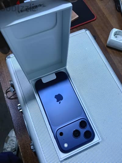 Apple - iPhone 17 Pro