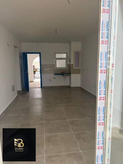 شاليه أرضي متشطب بالكامل بحديقة وإطلالة مفتوحة للبيع في Mountain View Ras El Hikma - الساحل الشمالي (استلام فوري)