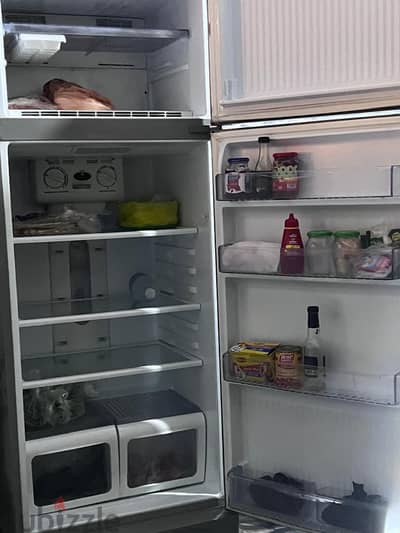 ثلاجة كريازي للبيع بحالة ممتازة