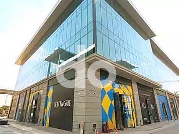 مكتب للبيع/الإيجار بواجهة مباشرة على شارع التسعين في جولدن جيت – ريدكون - أفضل الأسعار والخيارات في السوق | أمام الجامعة الأمريكية (AUC)