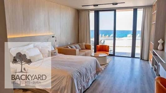 شاليه عالبحر مباشراا  تشطيب فندقي بالتكيفات و المطبخ بمقدم 5% فقط عالمارينا بالساحل الشمالي
