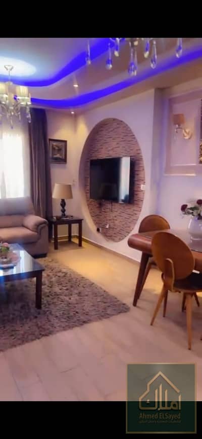 Distinct apartment ready for immediate residence in Al-Rihab near the old market with a distinctive area and elegant furnishings, its area is 95 meters and it has Wi-Fi inside the apartment and a special view