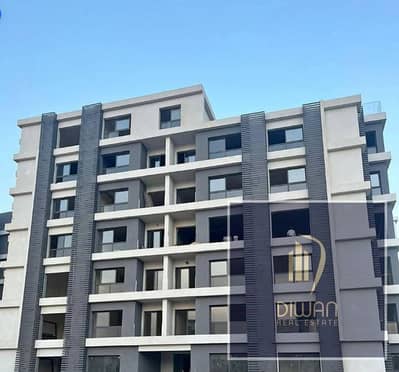 Ready-to-move 3-bed apartment with landscape view in New Cairo's finest compound. Lowest down payment, 6-year interest-free installments.