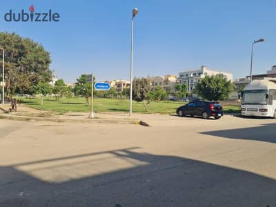  للبيع – شقة مميزة في جنوب الأكاديمية (ج)   فرصة رائعة للسكن أو الاستثمار في أحد أفضل مواقع جنوب الأكاديمية.    فيو جاردن مفتوح  المساحة: 185 متر  الدور: الأول  3 غرف نوم  2 حمام  ريسبشن 3 قطع  مطبخ   المطلوب: 8,500,000 جنيه  السعر قابل للتفا