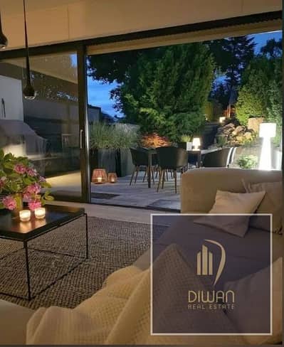 Ready-to-move apartment in a prime location in Creek Town, Fifth Settlement, in front of Al Rehab and minutes from AUC. Lowest price with a big cash d