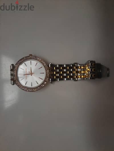 ساعة للبيع
