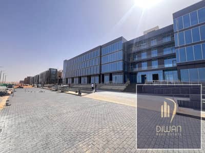 Shop for sale, ready to move, in District R8 of the New Administrative Capital – near the Green River.