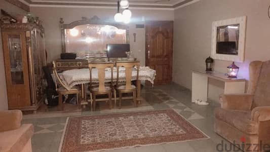 سفره كاملة للبيع ٨ كراسي ونيش وبوفيه خشب زان
