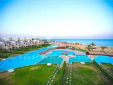 فيلا اول صف عالبحر 5 غرف 2 حمام سباحة قسط 5 سنين  للبيع في بلو بلو العين السخنة
