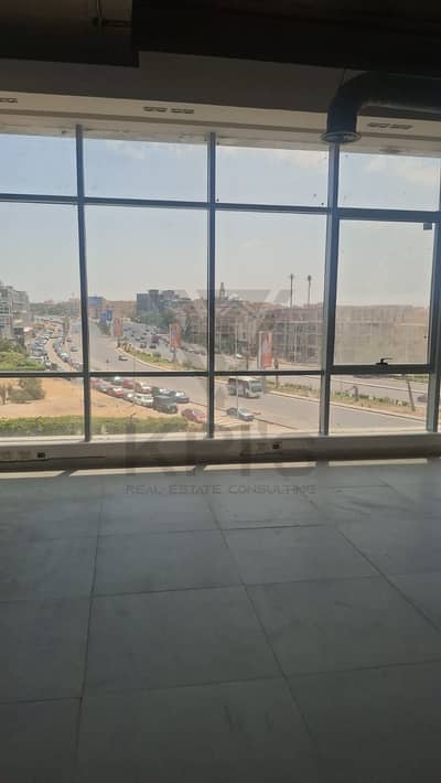 Fully finished administrative office for rent (ultra-super-lux standard) with an open-plan layout; ready for immediate viewing and occupancy.