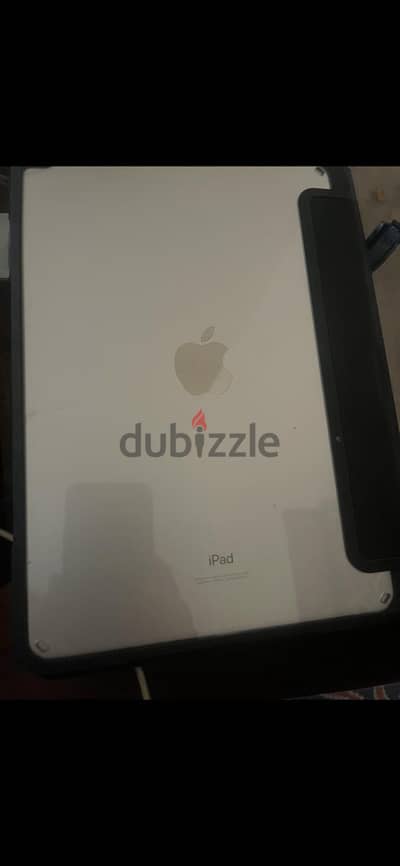 Ipad for sale battery 100% - ايباد للبيع الجيل التاسع حالة ممتازة